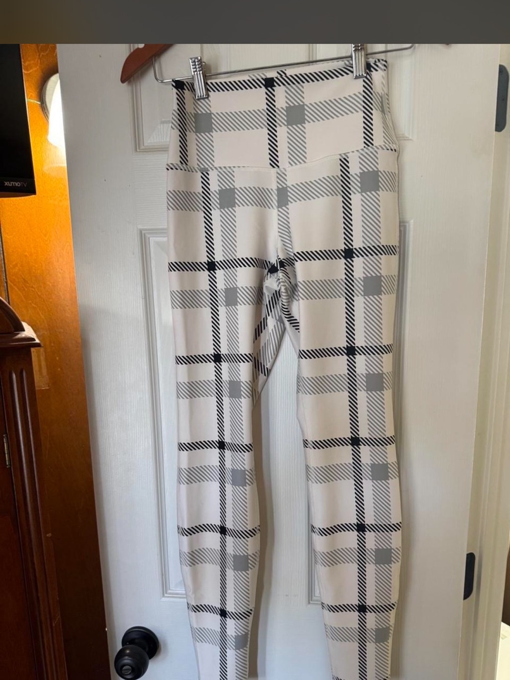 ALO Yoga Plaid High-Rise Leggings in Cream & Gray